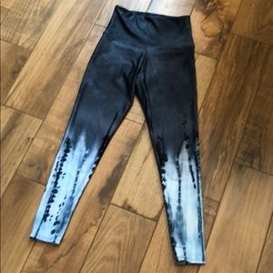 Onzie leggings size small